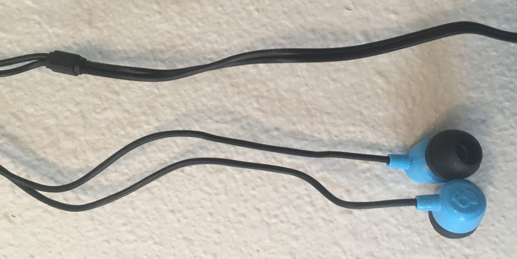 lesser ideal flimsy and thin headphone cable insulation