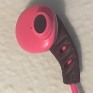 non contoured earbud with a short nozzle