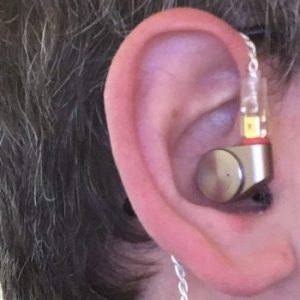 inverted earbuds with wire hooked up and behind the ear