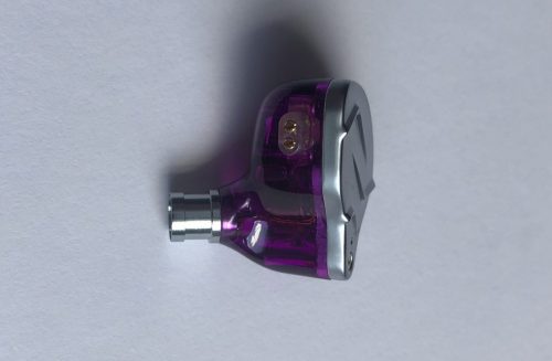 kz zsn pro earbud nozzle with no tip on it