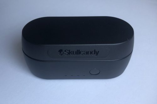 Skullcandy Sesh Evo charging and carrying case