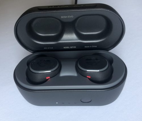 Skullcandy Sesh Evo case and earbuds charging