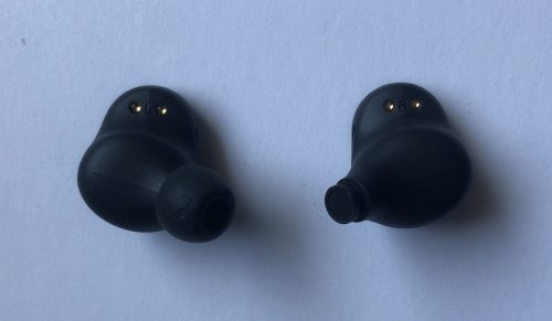 Skullcandy Sesh Evo earbuds with and without tip