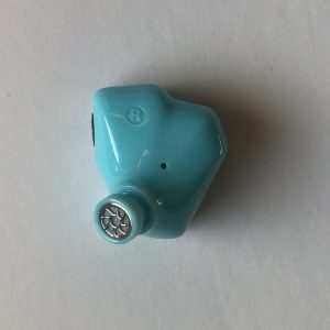 Linsoul 7Hz Salnotes Zero earbud front