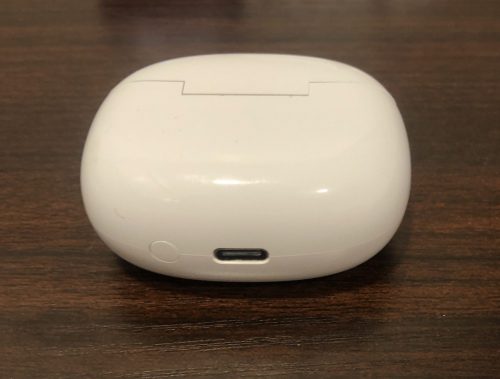 Anker Soundcore Life P2i charging and carrying case bottom and chage port