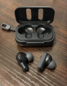 Skullcandy dime case and earbuds