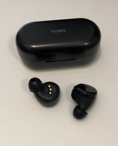 TOZO T12 2022 case and earbuds