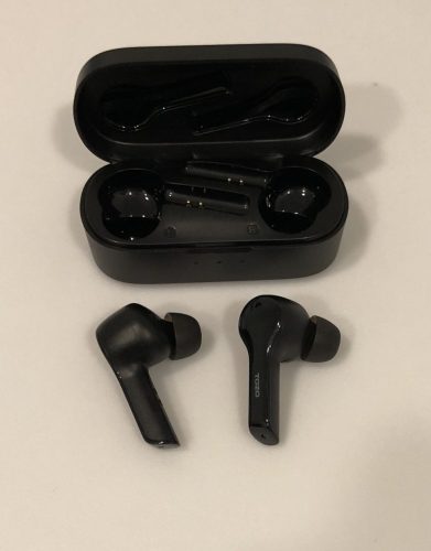 TOZO T9 case and earbuds main pic