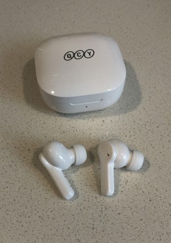 QCY T13 case and earbuds