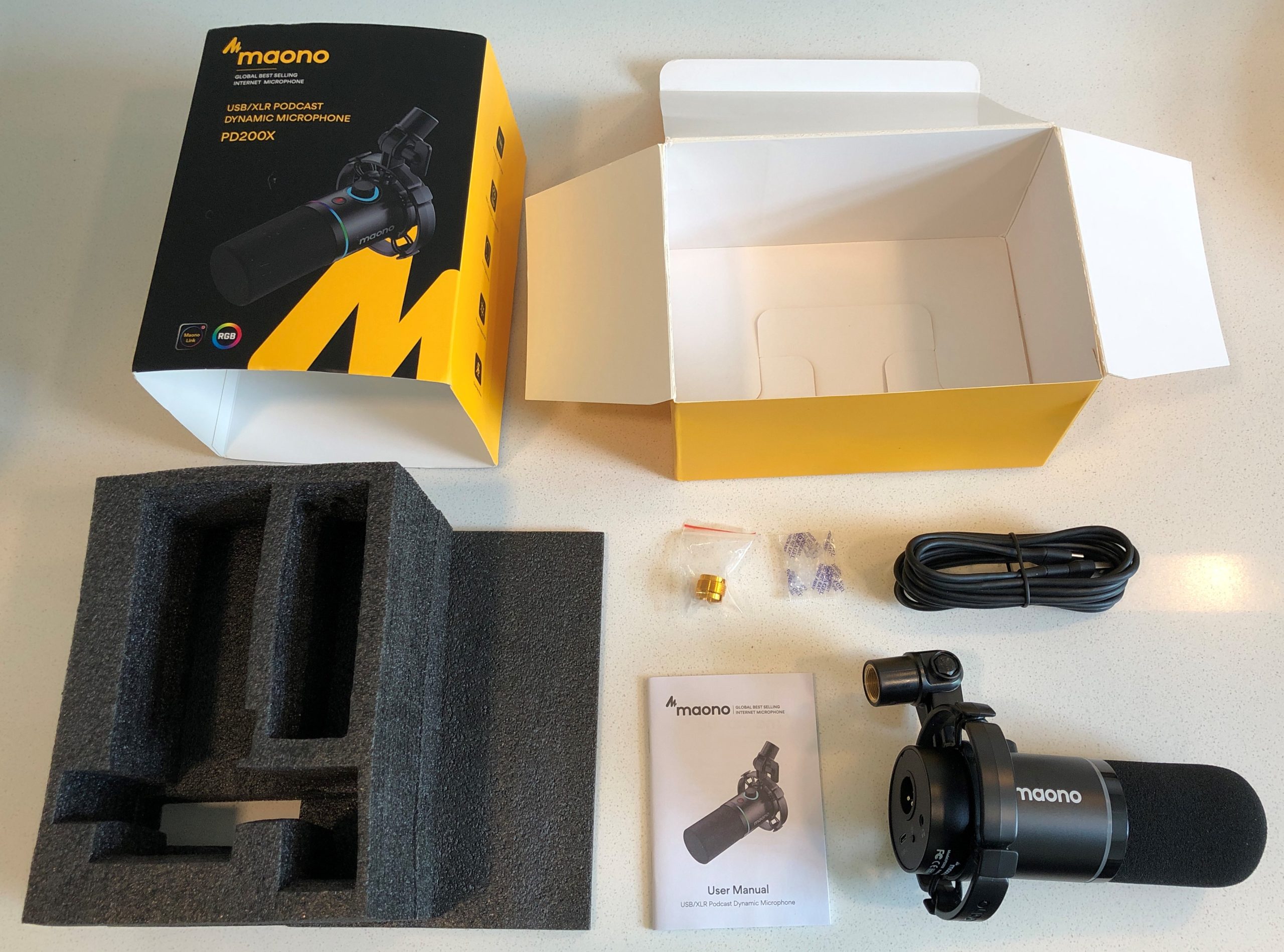MAONO PD200X microphone out of the box accessories