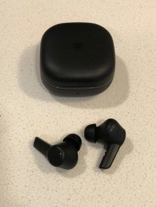 SoundPEATS T3 case and wireless earbuds