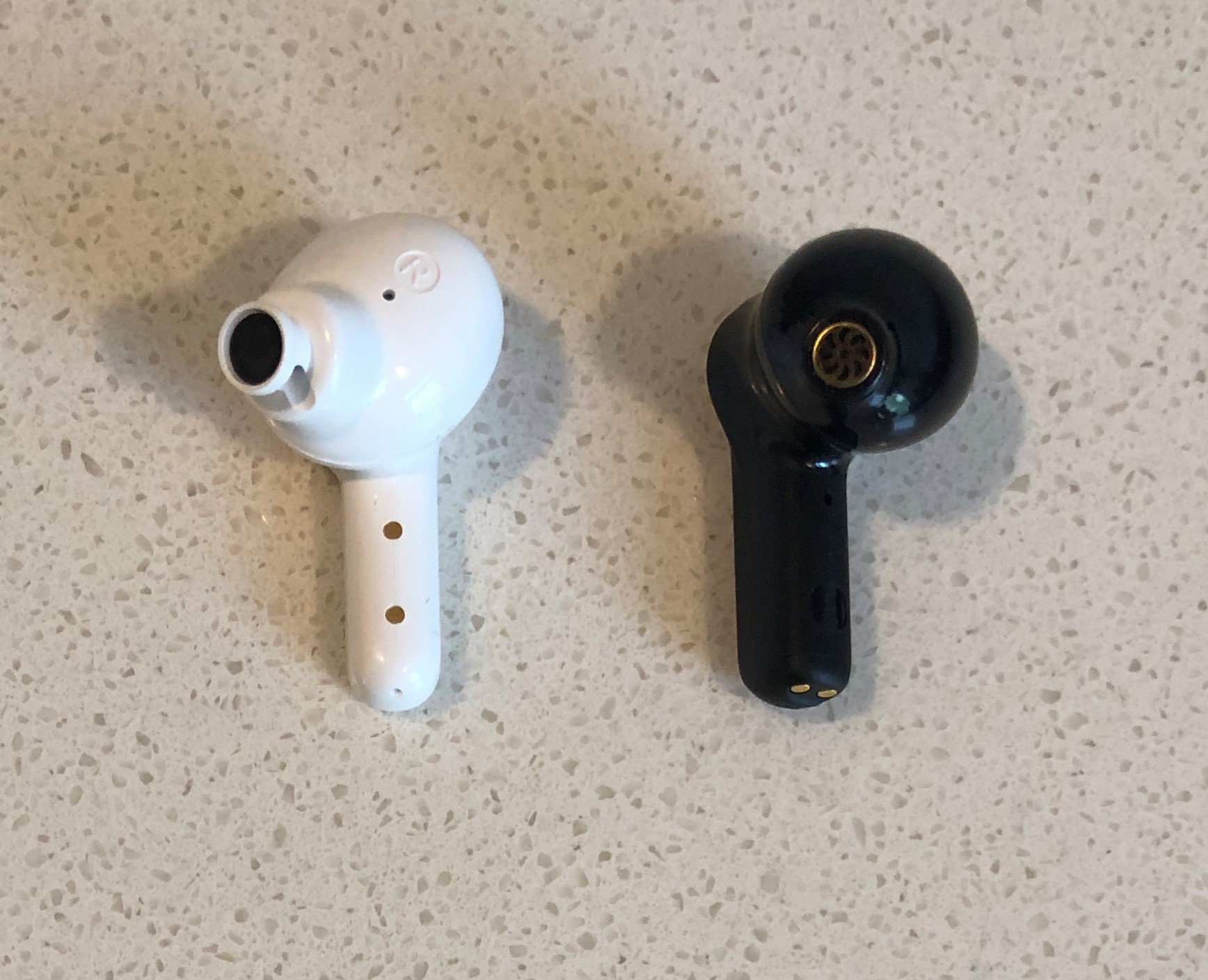 QCY T13 vs Soundcore Life P3i earbud front