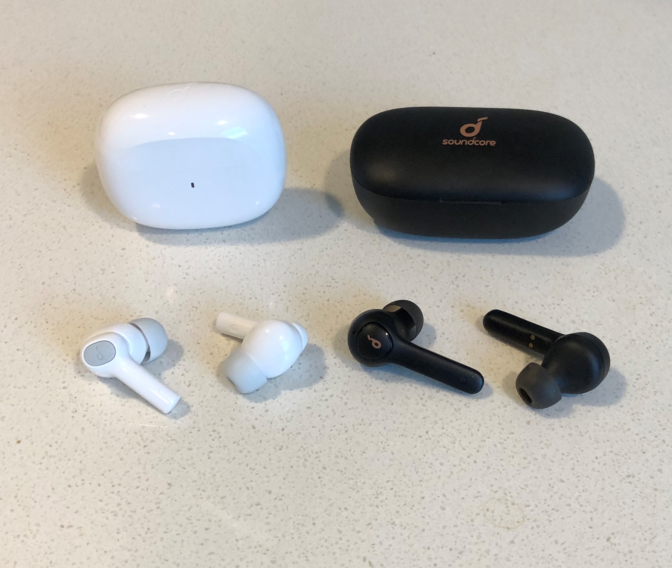 Soundcore Life P2i vs P2 charging case and wireless earbuds
