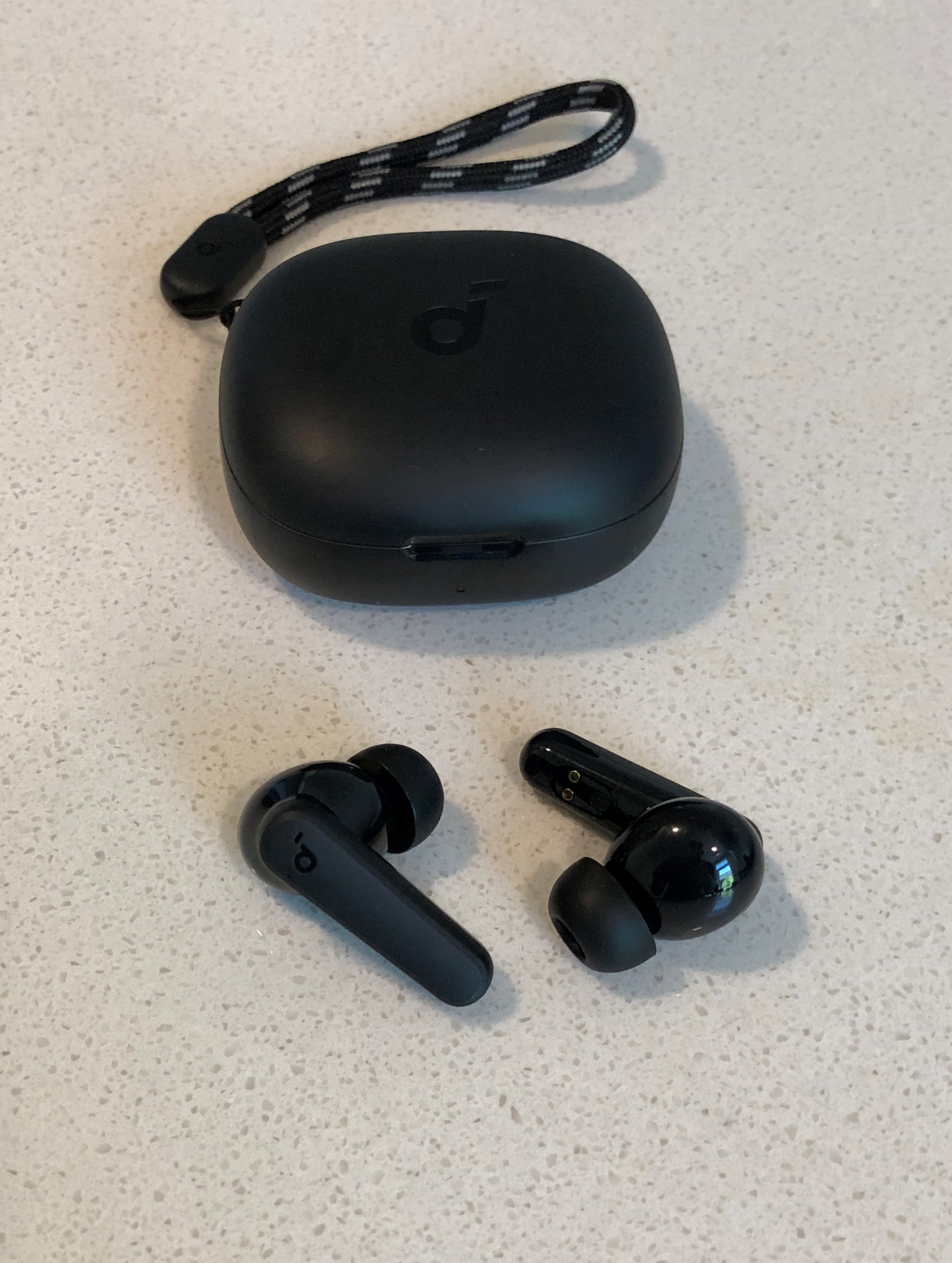 Soundcore P20i case and wireless earbuds main pic
