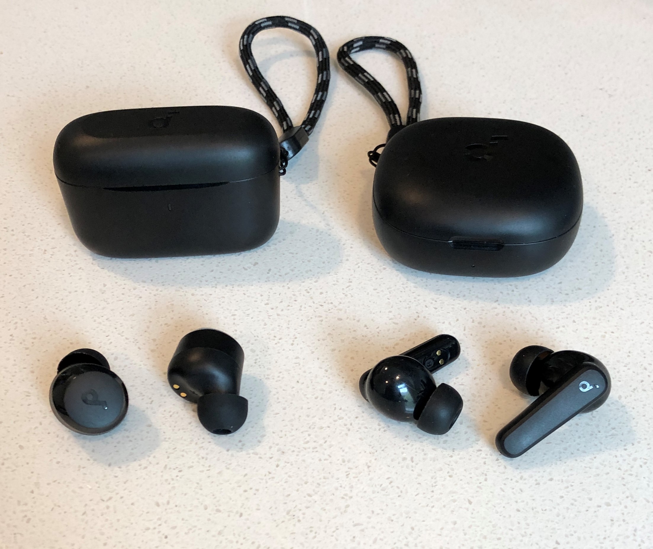 Soundcore A20i vs P20i charging case and wireless earbuds