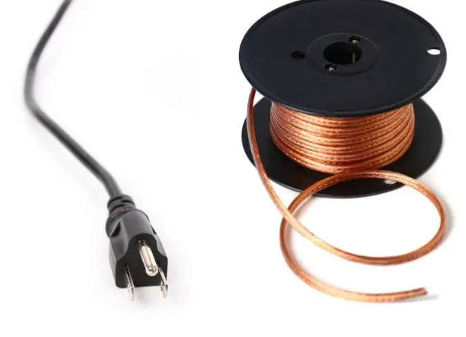 regular power cable plug vs speaker wire