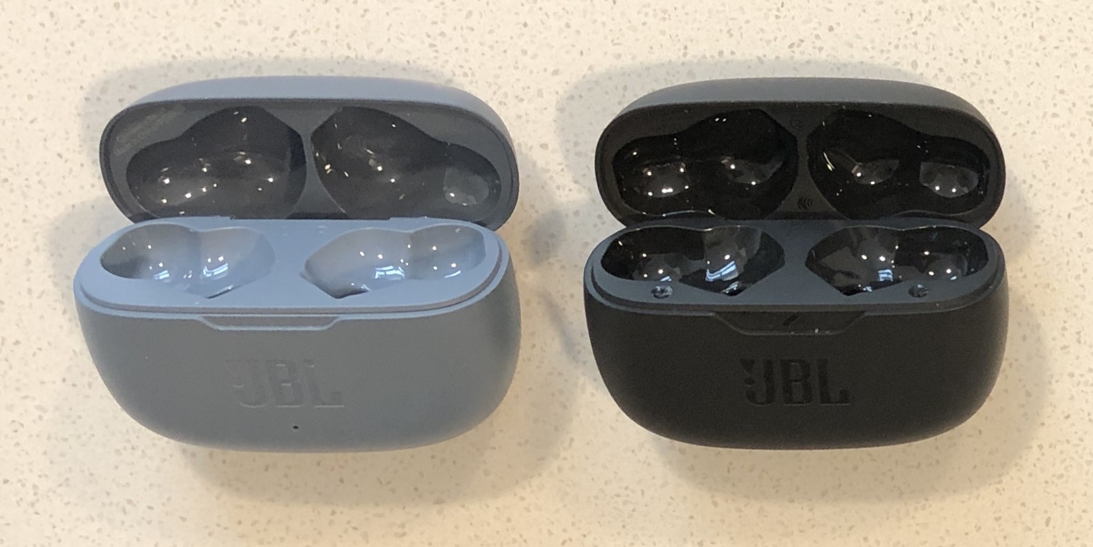 JBL Vibe 200TWS vs Vibe Beam charging case inside