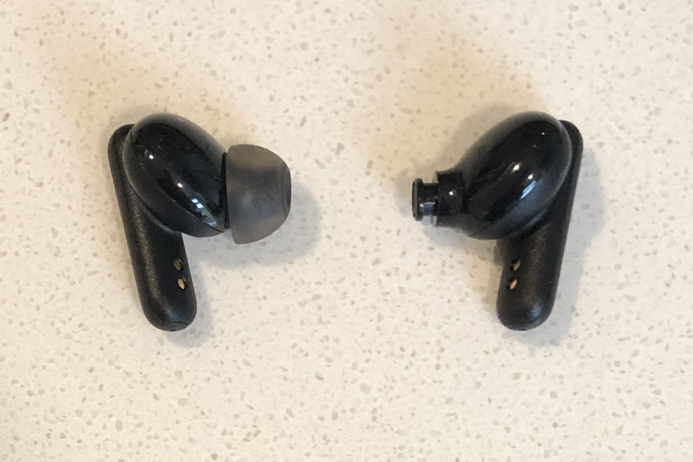 Skullcandy Smokin Buds earbud tip and nozzle